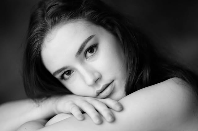 Black-and-white close portrait photographed by Thing Studio